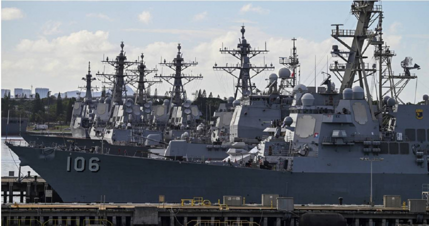 美國海軍軍艦停泊在珍珠港，參加環太平洋軍事演習（RIMPAC）。（圖／達志／美聯社）