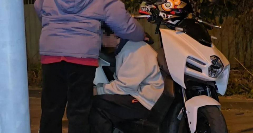 友人目睹好友慘死當場情緒崩潰。（圖／翻攝畫面）