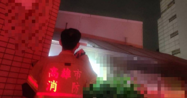 高雄市前鎮區4日發生墜樓命案，年約30歲的女子全裸陳屍停車場，其同居男友則至今失聯。（圖／翻攝畫面）