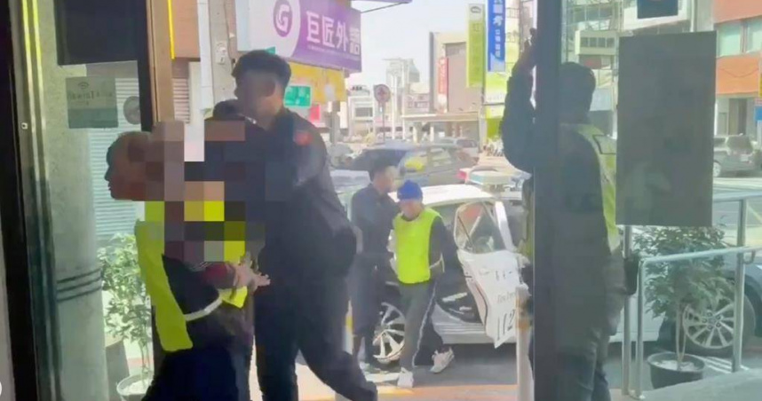 張姓男子19日遭暴打，陳屍在嘉義火車站地下站出口，警方現已逮捕4名犯嫌送辦。（圖／翻攝畫面）