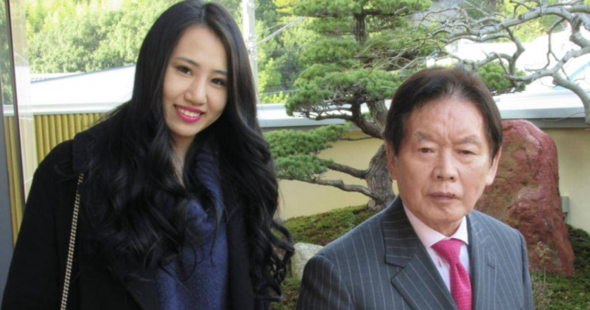 野﨑幸助（右）與小55歲妻子須藤早貴。（圖／翻攝自 X， Reika8833）