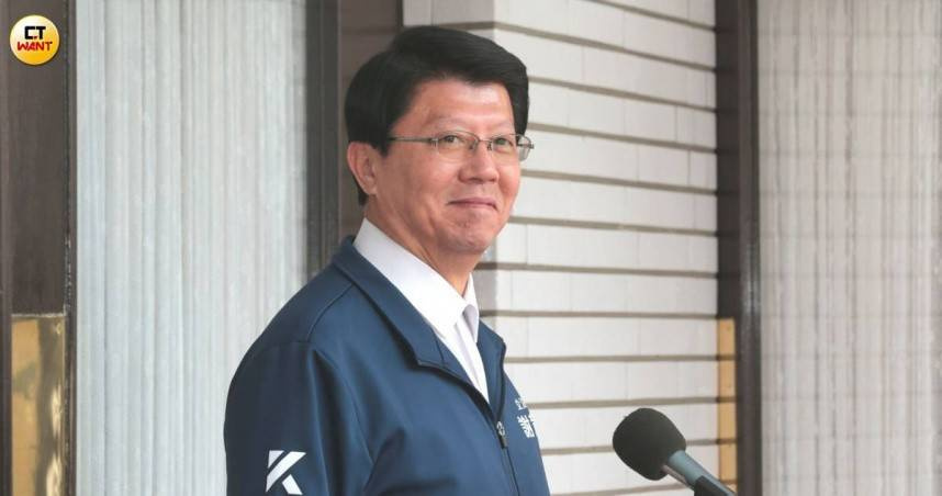 民眾黨於凱達格蘭大道舉辦聲援柯文哲集會，國民黨立委謝龍介上台發言，針對司法爭議與民主法治議題提出看法。（圖／周志龍攝）