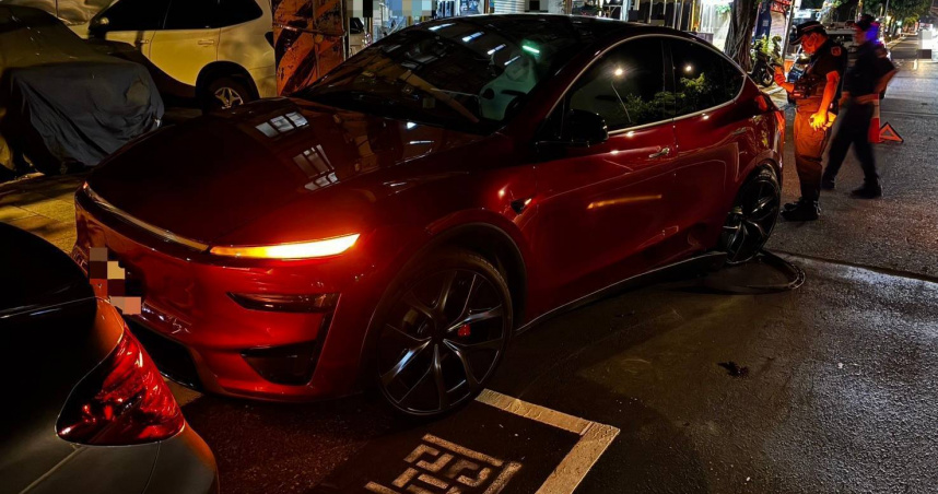疑毒駕肇逃！南港瑪莎拉蒂連撞2車　民眾拾獲電子菸呈依托咪酯陽性