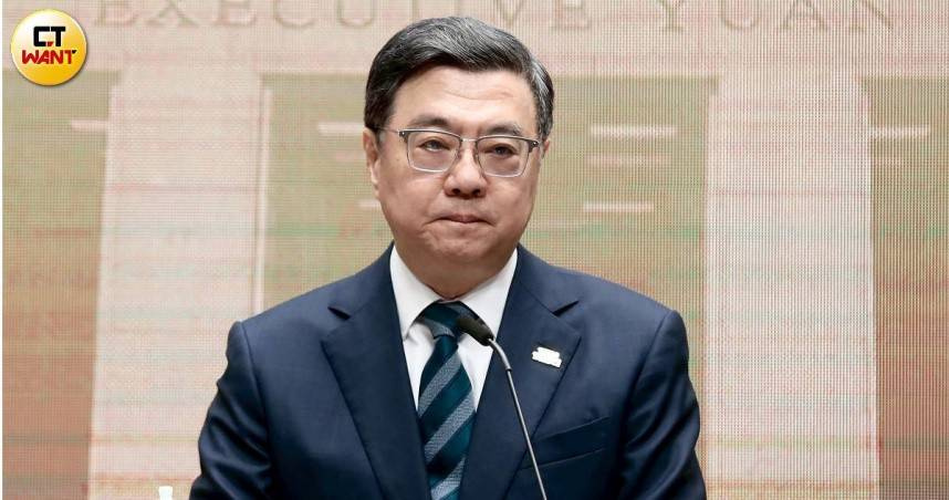 行政院長卓榮泰14日出席行政院親子日活動，未正面回應是否副署《台灣兒少成長及未來帳戶條例》，強調將堅持行政院「台灣人口對策新戰略」五大面向完整推動。（圖／侯世駿攝）