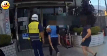 警力全支援瘋狗浪意外救難 礁溪4暖警不下班自願協助命危病童