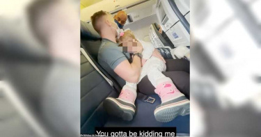 2歲女兒打死不戴口罩!一家三口被請下飛機 母親發文討拍被罵翻