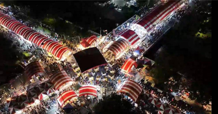 屏東潮州春節市集人氣強強滾，從除夕開始不斷電營業至今5天已湧入近35萬人次，攤商各個賺得盆滿缽滿。（圖／屏東潮州鎮公所提供）