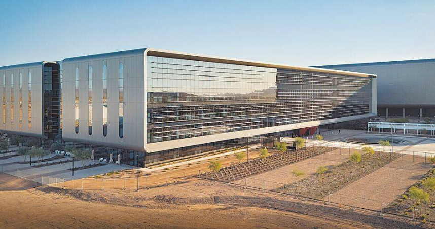 台積電美國廠遭指控歧視美國籍員工，面臨集體訴訟，相關案件4月8日開庭審理。圖為台積電亞利桑那州晶圓廠。（圖／翻攝畫面）