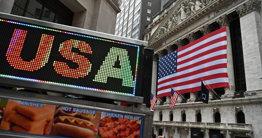 美股7日（週一）三大指數低開。（示意圖／達志／美聯社）