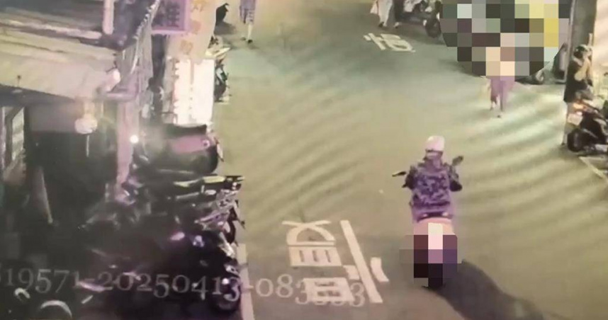 彭男在超商內犯案後遭店員喝斥，最終騎車離開現場。（圖／翻攝畫面）
