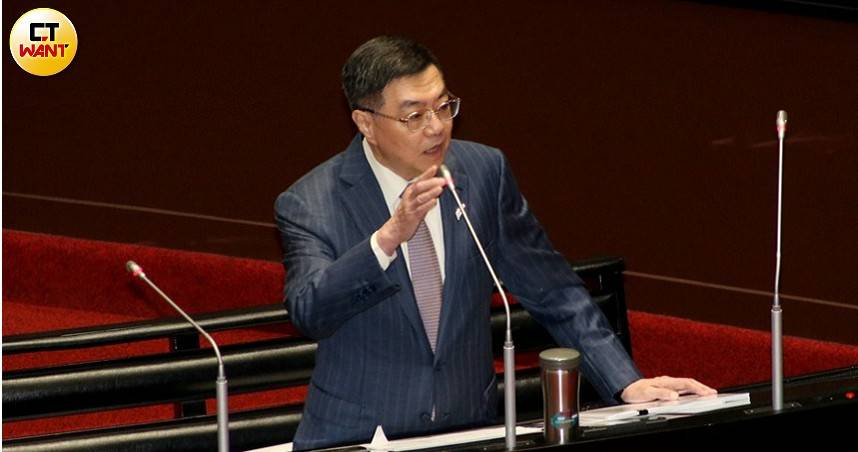 行政院長卓榮泰強調台美對等關稅問題需務實面對，不用報復。（圖／黃鵬杰攝）