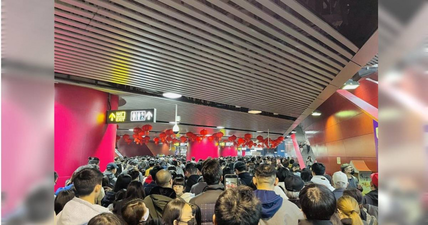 議員彭俊豪說，桃園燈會規畫值得肯定，但交通疏運卻惹民怨，燈會已結束2個月，接駁車司機到現在還沒收到車費。(彭俊豪提供／蔡依珍桃園傳真)