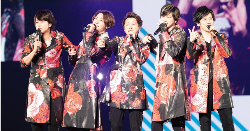 日本天團嵐成員相葉雅紀、松本潤、二宮和也、大野智及櫻井翔，稍早透過官方X宣佈將於明年的巡演後解散，令粉絲大感不捨。（圖／取自ARASHI官方X）