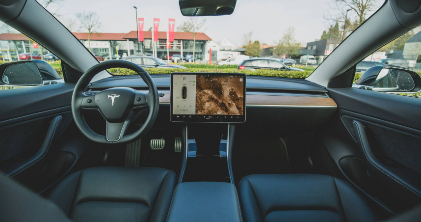 女童打翻300cc的水壺,Uber司機竟提出高達4萬1000元的賠償金。(示意圖/翻攝自unsplash)