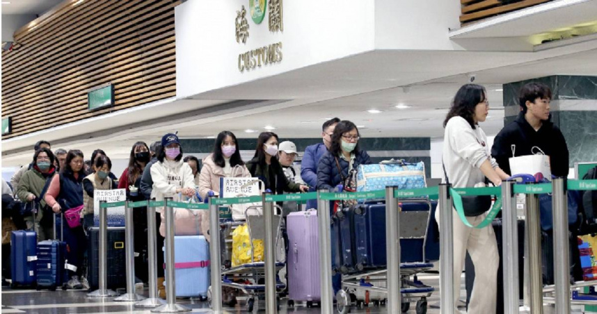 新北市一名徐姓女子日前告訴家人,自己5月上旬要參加公司員工旅遊去泰國玩,誰知在搭機出境後次日下午失聯,疑似遭誘騙至柬埔寨的詐騙園區。(示意圖/報系資料照)