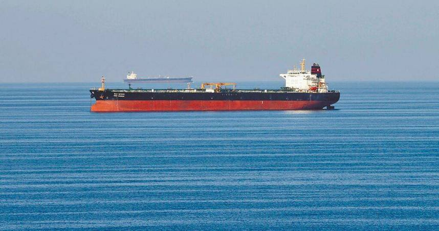 隨著伊朗與以色列衝突升級，歐洲柴油與航空燃油價格近日大幅飆升，創下自15個月以來的最高點。（圖／達志／路透社）