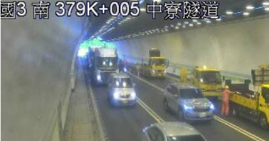 國3隧道10車連環撞車流回堵6公里塞爆。（ 圖／翻攝畫面）