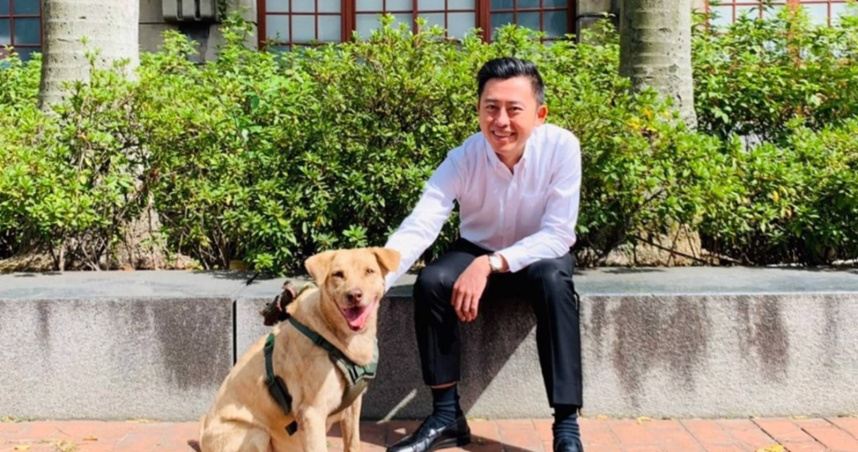 浪犬「棕棕」有望在下周找到新飼主，前飼主新竹市前市長林智堅（右）也對照顧不周表達抱歉。（圖／報系資料照）