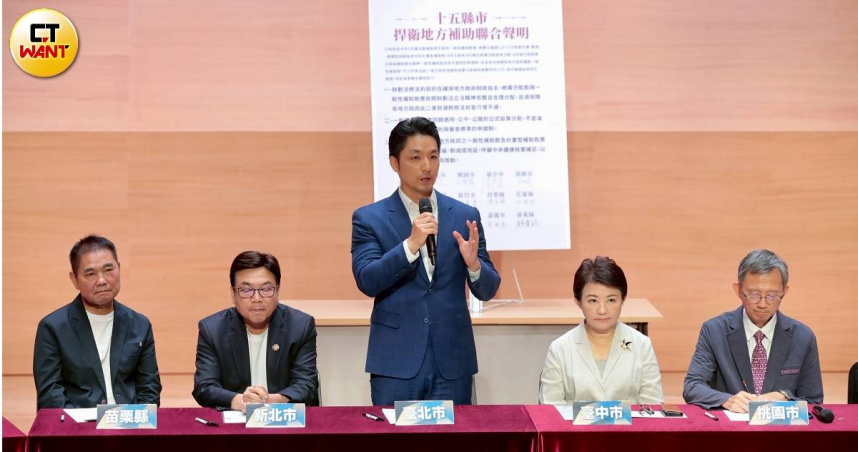 台北市長蔣萬安（中）呼籲中央政府應該「苦民所苦、為所當為」。（圖／黃耀徵攝）