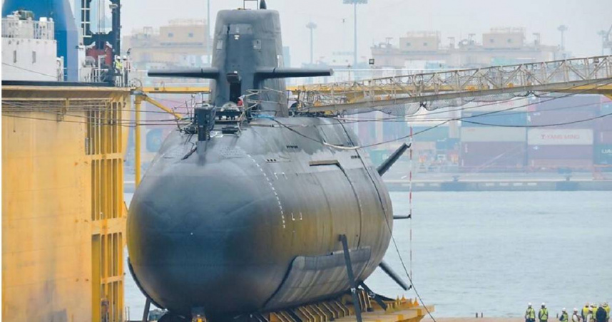 原型艦「海鯤號」原定11月交艦，但進度難如預期，國造潛艦無法進行潛測。（圖／報系資料照）
