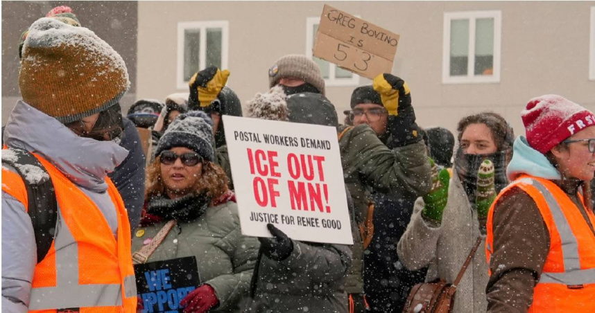 明尼蘇達州近日因反對川普政府驅逐移民的行動，而爆發大規模示威。（圖／達志／美聯社）