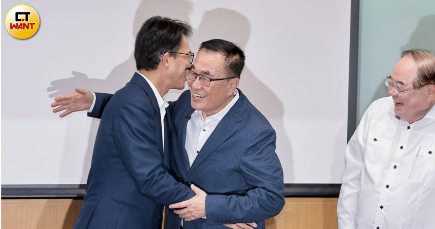 李四川代表「藍白」陣營出戰新北市長選舉。（圖／黃耀徵攝）