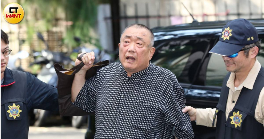 不滿被檢察官告發誣告！狠男蒐集一月「自己排泄物」　裝桶怒朝北檢潑灑
