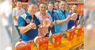 金門限量紀念酒 掃碼就知浯島城隍廟歷史