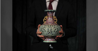 老婦50年前買的古代花瓶 拍賣標出2.58億天價