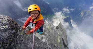 史上最年輕!3歲男童登上破萬英尺高山:我很享受過程