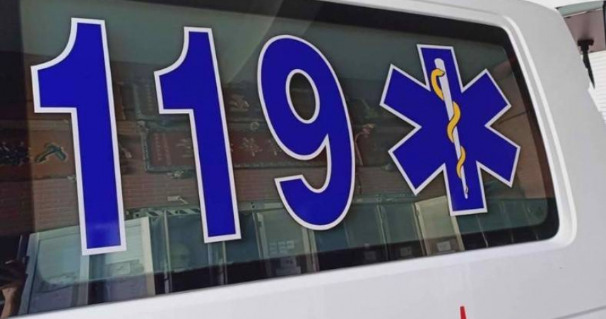 桃園1輛轎車自撞公車站牌，造成6名等車民眾受傷送醫，駕駛疑誤踩油門惹禍。（示意圖／報系資料照）