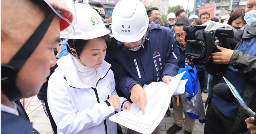 台中新光三越發生嚴重氣爆，市長盧秀燕也親赴現場坐鎮。（圖／擷取自Facebook／盧秀燕）