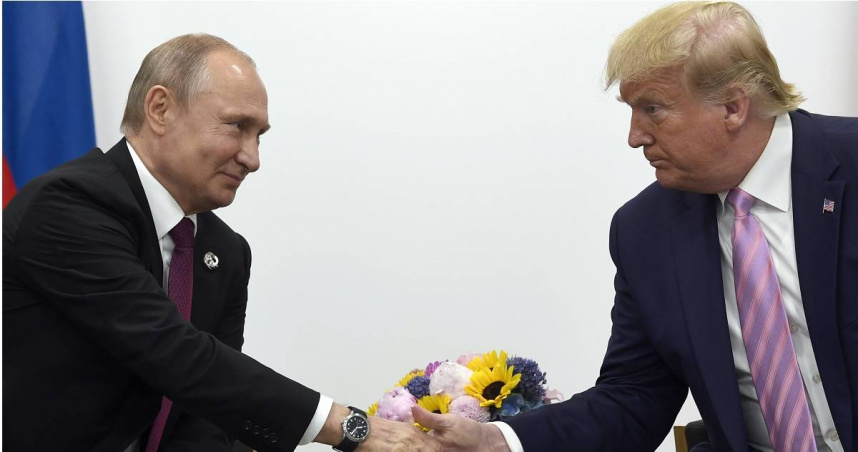 美國總統川普表示，他將於美東時間18日與俄羅斯總統普丁討論如何結束俄烏戰爭。（圖／達志／美聯社）