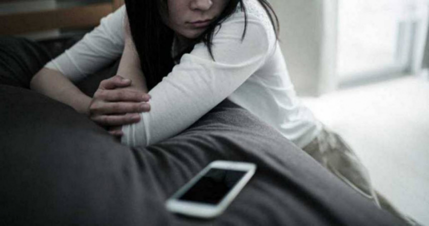 分手後，有關前任的東西通常都會收好或丟掉。（示意圖／PAKUTASO）