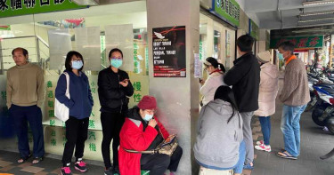 體恤民眾反被批不公!藥局取消發號碼牌:一律排隊