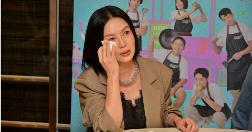 苗可麗高齡83歲的母親已在3月2日過世，提到母親過世她現場淚崩。（圖／華視、三立提供）