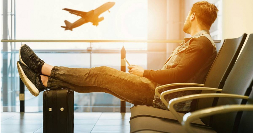 一名女子疑惑，台灣男性出國人次遠低於女性，是否與「不喜歡」、「宅」有關。（示意圖／翻攝自unsplash）