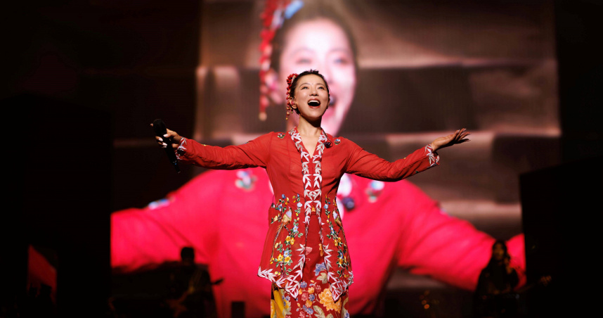 丁噹換上娘惹裝苦練〈Ｍasing Masing〉掀高潮。（圖／相信音樂）