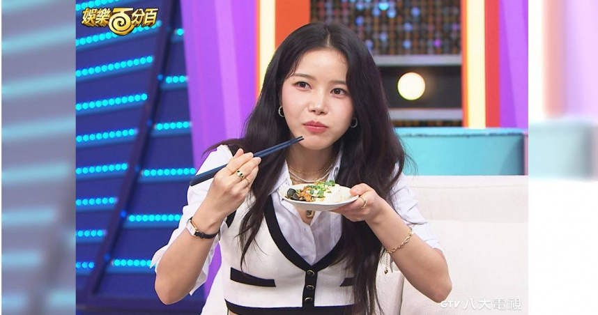 Solar頌樂在節目中大嘗台灣特色美食。（圖／八大提供）