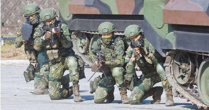 泌尿科醫師戴定恩也分享自己擔任兵役體檢醫師時，遇到過的神奇閃兵理由。（示意圖／報系資料照）