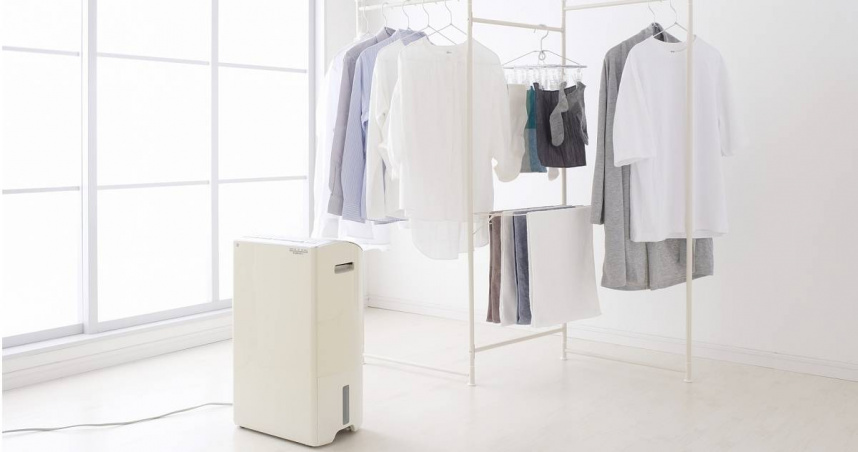 連日大雨下不停，台灣電力公司提醒，若想使用除濕機協助乾燥衣物，應掌握3大重點。（圖／翻攝photoAC）