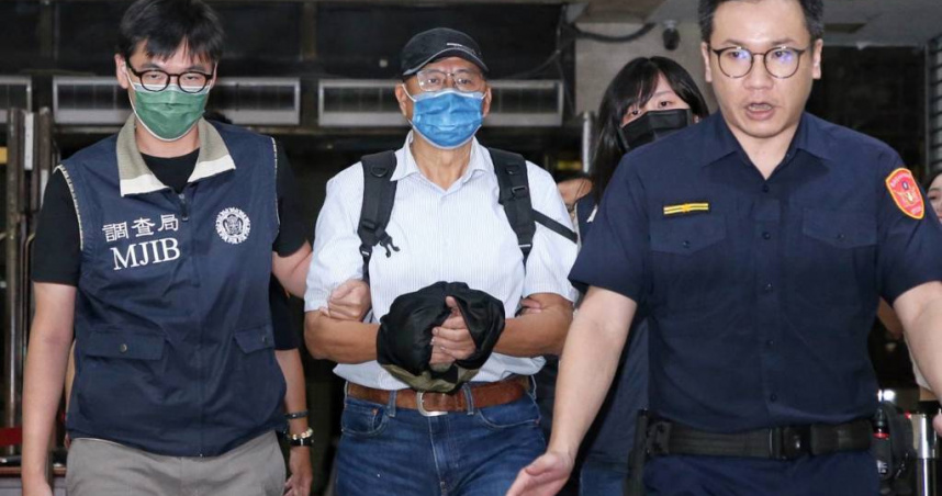 傅崐萁管家李慶隆在遭通緝一周後，由律師陪同向調查局北機站投案，調查官依法逮捕，訊後移送北檢歸案。（圖／報系資料照）