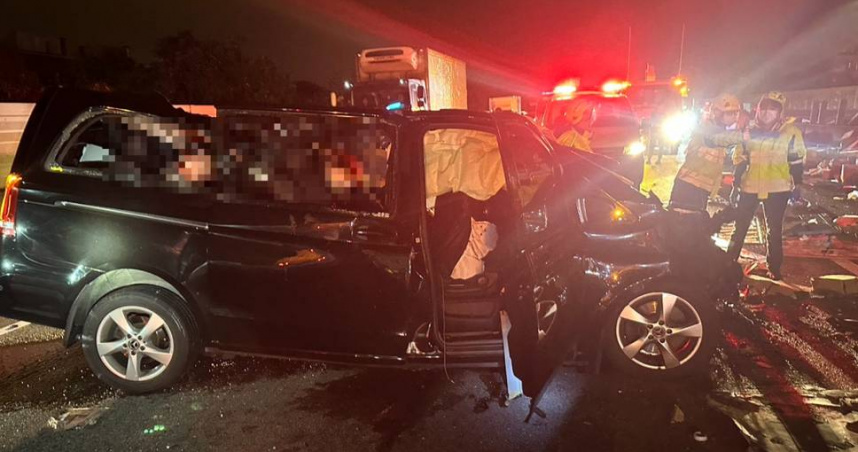 國道一號南下170.7K處今日發生4車追撞嚴重車禍。（圖／翻攝畫面）