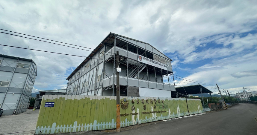 1名22歲的蔡姓男子昨天（7日）晚間突然走進屏東縣枋寮警分局自首。（示意圖／翻攝自臉書，屏東縣政府警察局枋寮分局）