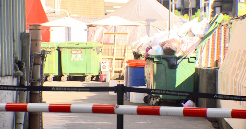 凶嫌張文當時墜樓的地點就在誠品南西後方的回收場。（圖／東森新聞）