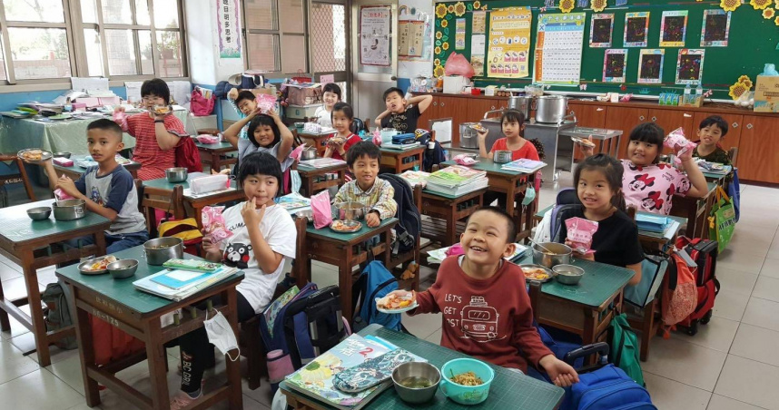 嘉義縣政府宣布自115年9月起，全面實施所屬公立高中及國中小學生營養午餐免費政策。（圖／翻攝自臉書，翁章梁）