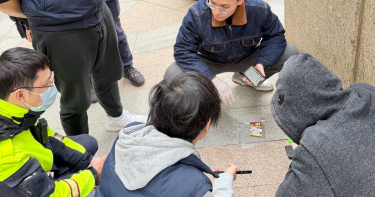 吳姓男子18日凌晨潛入超商行竊，並於19日上午在三重街頭遭逮。（圖／翻攝畫面）