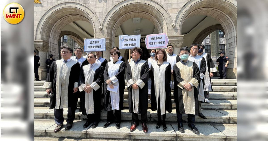 全國律師聯合會幹部到司法院前抗議律師人身安全遭漠視。（圖／項程鎮攝）