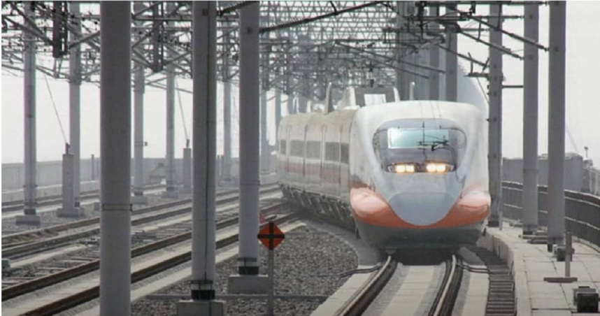 台灣高鐵今（25日）早因號誌系統出現異常，自上午8時起全面調整營運模式。（圖／翻攝自Facebook／台灣高鐵）