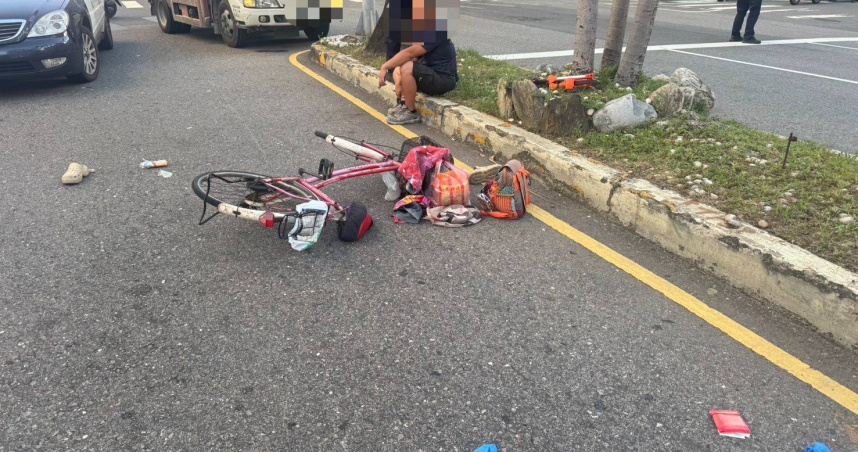老婦騎腳踏車「切西瓜」遭撞飛身亡　車禍驚悚撞擊瞬間曝光